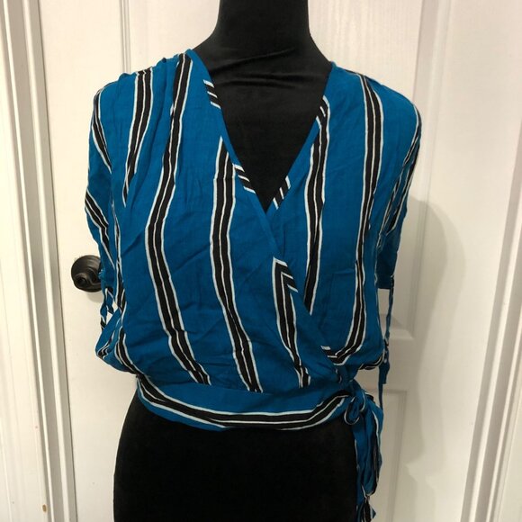 Band Of Gypsies Womens Blue & Black Striped Wrap Top Size‎ M 100% Viscose NWT - Picture 2 of 9